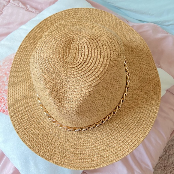 Adorable hat perfect 👌🏽 One size - Picture 4 of 4